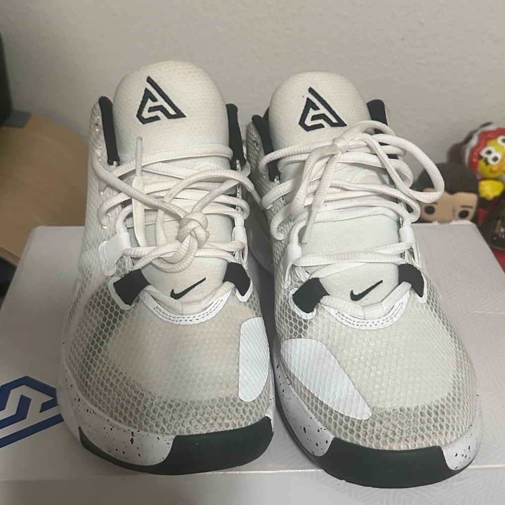 Men’s White Nike Basketball Shoes